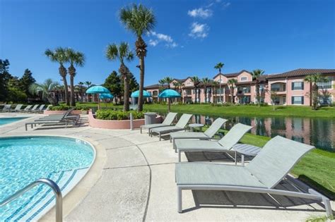 Las Palmas Apartments .